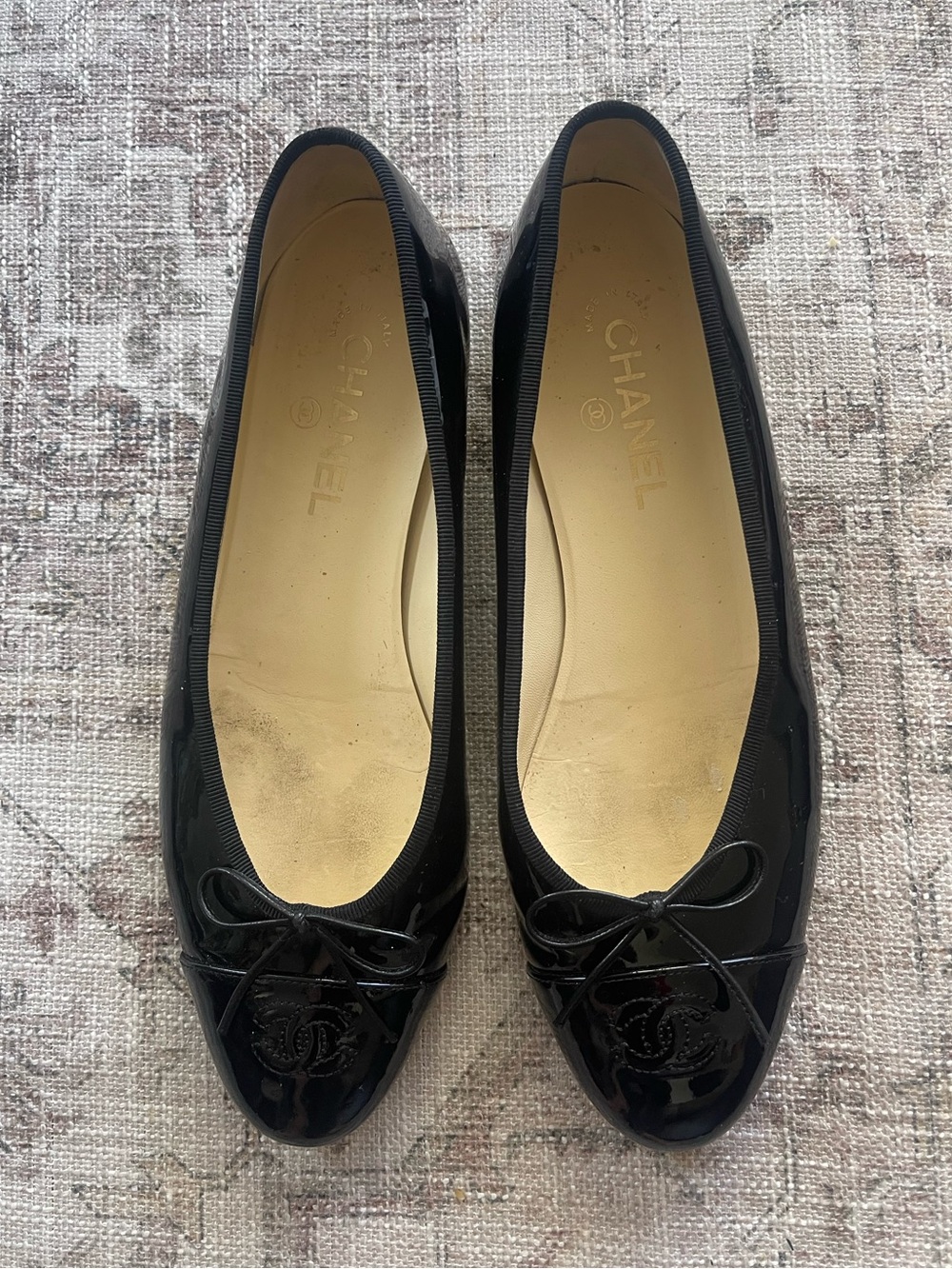 CHANEL Black Patent Leather Quilted Cap-Toe Ballet Flats with Bow